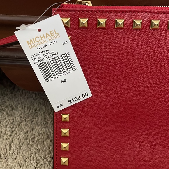 NWT Michael Kors Selma Stud Lg Zip Leather Clutch Wristlet in Red Gold Studs - Picture 2 of 10